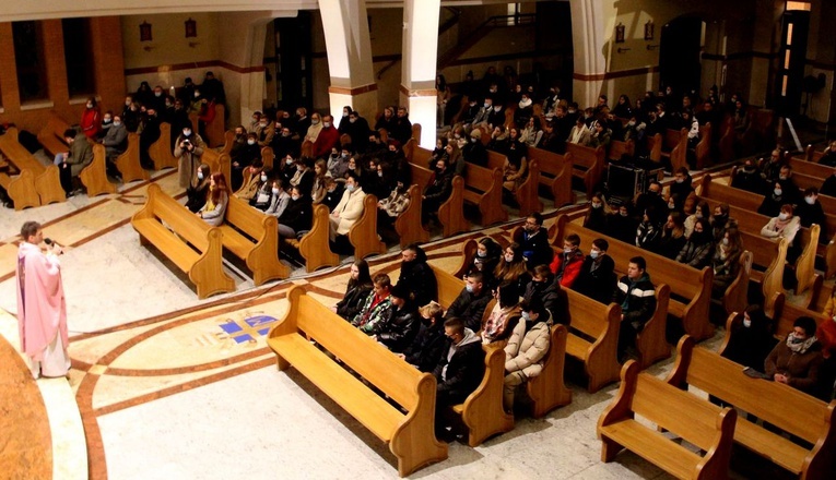 Nowy Sącz. Adwentowe czuwanie dla młodzieży z okręgu sądeckiego