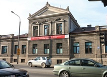 W Radomiu Regionalne Centrum Krwiodawstwa i Krwiolecznictwa im. dr. Konrada Vietha mieści się przy ul. Limanowskiego.