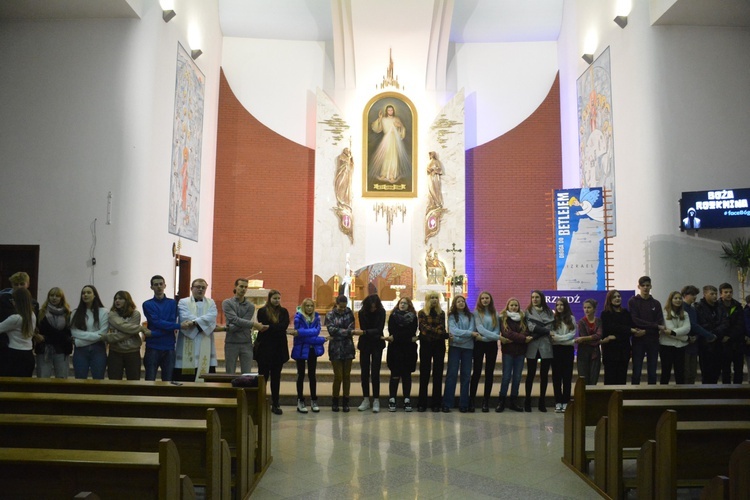Świaniarsko. Dekanalne czuwanie młodzieży