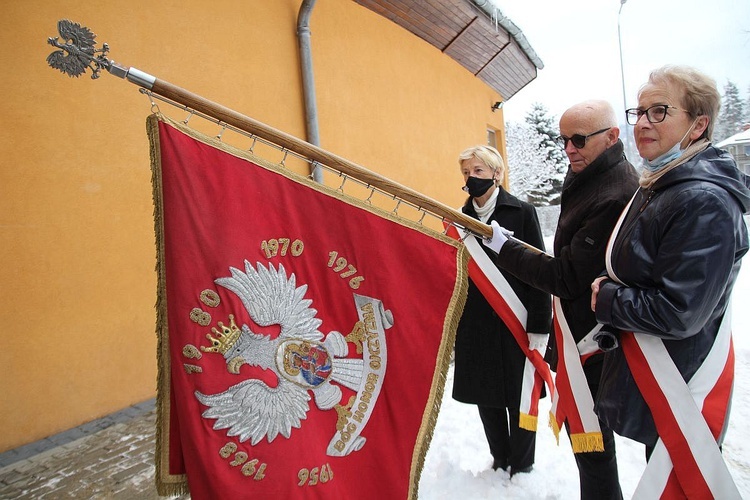 40. rocznica wprowadzenia stanu wojennego i poświęcenia sztandaru "Solidarności" w Rajczy