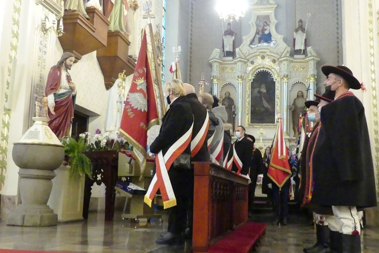 40. rocznica wprowadzenia stanu wojennego i poświęcenia sztandaru "Solidarności" w Rajczy