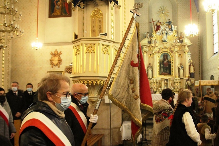 40. rocznica wprowadzenia stanu wojennego i poświęcenia sztandaru "Solidarności" w Rajczy