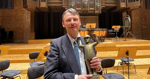 Zbigniew Słowik ma na swoim koncie wiele nagród w konkursach kompozytorskich.