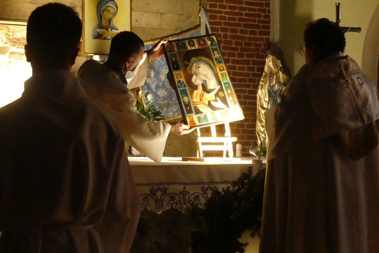 Ikona Matki Bożej znalazła się w centrum modlitwy w Kamienicy.