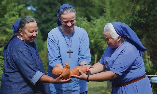 „Przyjmij z rąk Maryi maleńkiego Jezusa i nieś Go  na cały świat.  Bądź zawsze z Nim” to przesłanie małej siostry Magdaleny