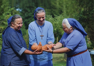 „Przyjmij z rąk Maryi maleńkiego Jezusa i nieś Go  na cały świat.  Bądź zawsze z Nim” to przesłanie małej siostry Magdaleny