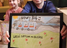 Oleńka wystawiła na licytację rysunek nowego busika, którym wszystkie dzieci pojadą na wakacje do Zakopanego