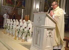 Mszy św., podczas której zostały poświęcone figury, przewodniczył ks. Przemysław Wójcik.
