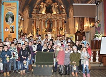 Odkrywcy skarbów z ks. Marcinem Samkiem i ks. Filipem Magierą  – rzyckim rodakiem.