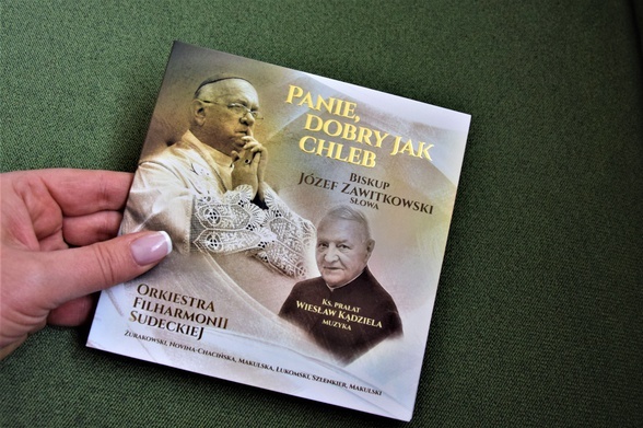 Płyta, która została wyprodukowana w 6 tys. egzemplarzy, swój debiut miała w końcówce roku 2021.