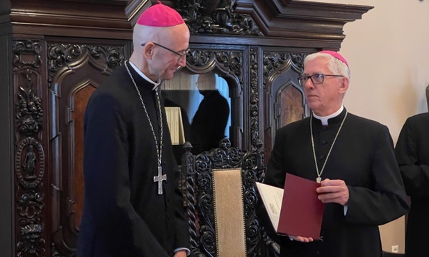 Abp Skworc do wiernych: Arcybiskup koadiutor Adrian Galbas objął swój urząd