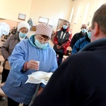 Ponad 87 tys. posiłków i paczki na święta