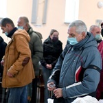 Ponad 87 tys. posiłków i paczki na święta