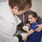 Ruszają szczepienia przeciw COVID-19 dzieci w wieku od 5 do 11 lat