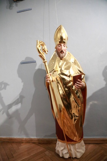 Wystawa rzeźb z głównego ołtarza sądeckiej bazyliki