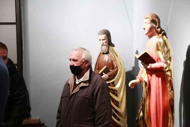 Wystawa rzeźb z głównego ołtarza sądeckiej bazyliki