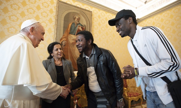 Uchodźcy w dniu urodzin u Papieża Franciszka