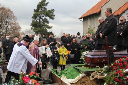 Kobyla. Ks. Zbigniew Glenc pochowany