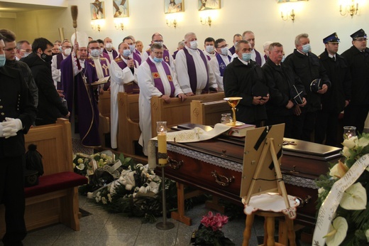 Kobyla. Ks. Zbigniew Glenc pochowany
