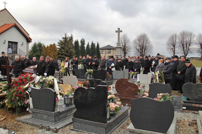 Kobyla. Ks. Zbigniew Glenc pochowany