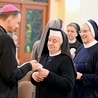Siostry złożyły biskupowi wspólnotowo, ale i indywidualnie życzenia.