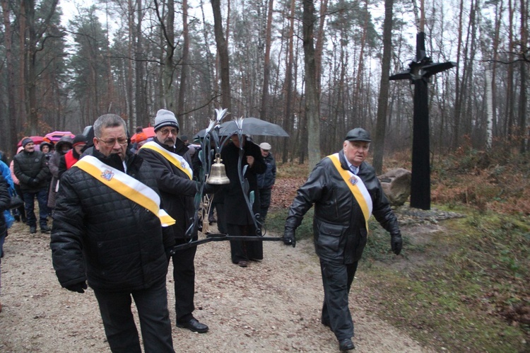 Wał Ruda - Zabawa. Droga Krzyżowa i poświęcenie kaplicy