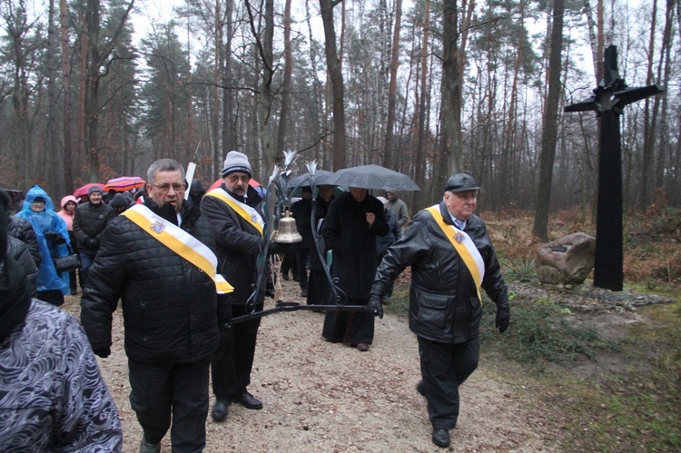 Wał Ruda - Zabawa. Droga Krzyżowa i poświęcenie kaplicy