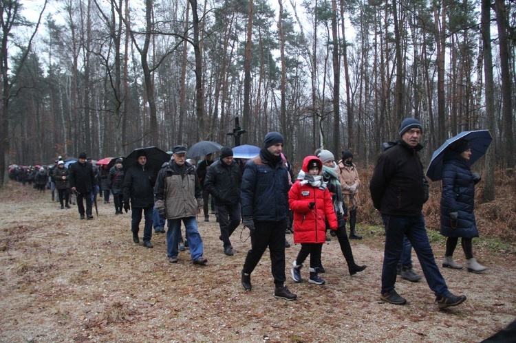 Wał Ruda - Zabawa. Droga Krzyżowa i poświęcenie kaplicy