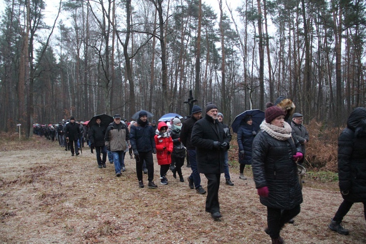 Wał Ruda - Zabawa. Droga Krzyżowa i poświęcenie kaplicy