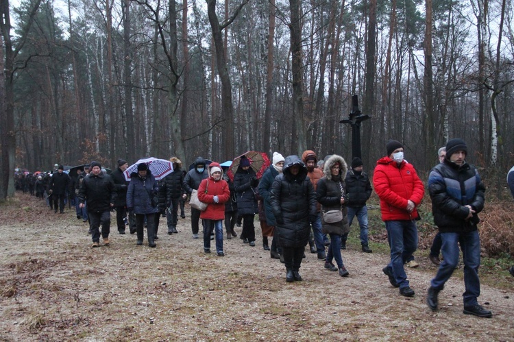 Wał Ruda - Zabawa. Droga Krzyżowa i poświęcenie kaplicy