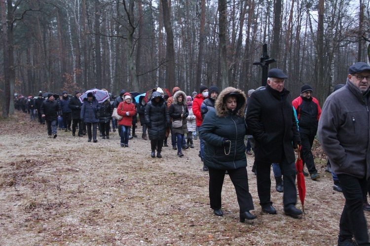 Wał Ruda - Zabawa. Droga Krzyżowa i poświęcenie kaplicy