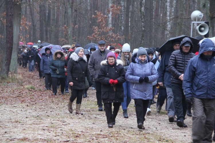 Wał Ruda - Zabawa. Droga Krzyżowa i poświęcenie kaplicy