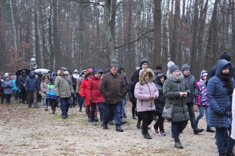 Wał Ruda - Zabawa. Droga Krzyżowa i poświęcenie kaplicy