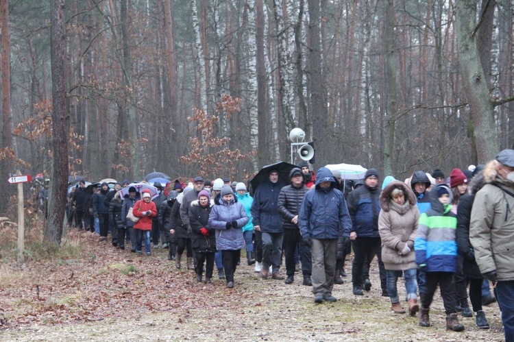 Wał Ruda - Zabawa. Droga Krzyżowa i poświęcenie kaplicy