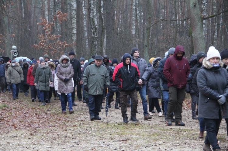 Wał Ruda - Zabawa. Droga Krzyżowa i poświęcenie kaplicy