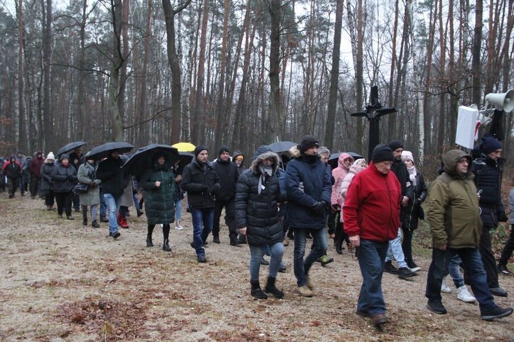 Wał Ruda - Zabawa. Droga Krzyżowa i poświęcenie kaplicy