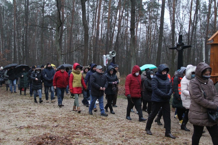 Wał Ruda - Zabawa. Droga Krzyżowa i poświęcenie kaplicy