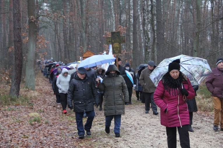 Wał Ruda - Zabawa. Droga Krzyżowa i poświęcenie kaplicy