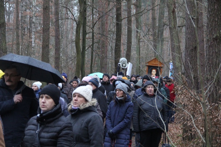 Wał Ruda - Zabawa. Droga Krzyżowa i poświęcenie kaplicy