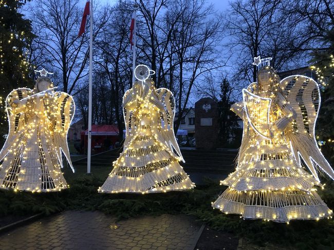 Rozświetlone anioły w centrum Rudnika nad Sanem.