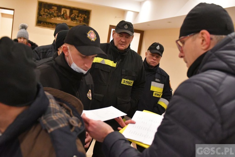 Świąteczne paczki dla głogowskich seniorów