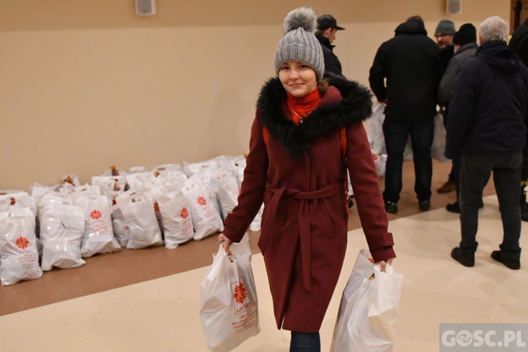 Świąteczne paczki dla głogowskich seniorów