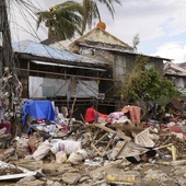 Filipiny: Do 375 wzrosła liczba ofiar śmiertelnych tajfunu Rai