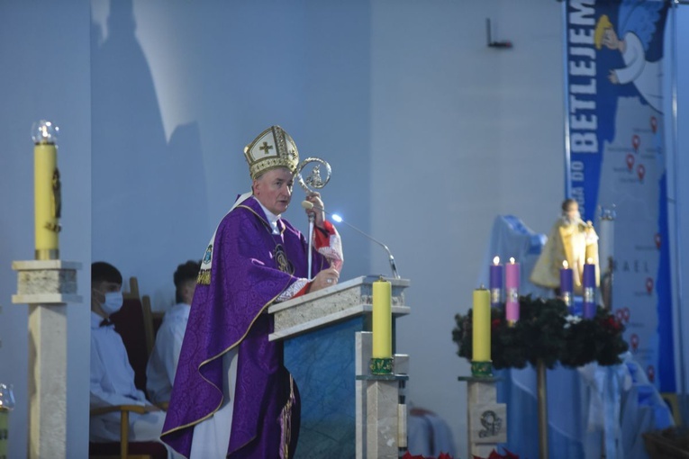 Nowe tabernakulum, krzyż i ołtarz w Starym Sączu 