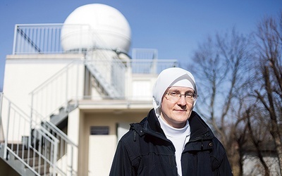 ▲	Niepokalanka zaprasza na otwarte wykłady do obserwatorium astronomicznego przylegającego do szkoły, gdzie wyjaśnia tajemnicę zjawiska, które doprowadziło Trzech Króli  do spotkania z Mesjaszem. 