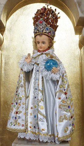►	Figura Cudownego Praskiego Dzieciątka Jezus z nowego sanktuarium św. Teresy Benedykty od Krzyża w Lublińcu- -Steblowie.