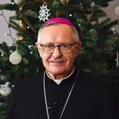 ▲	Biskup koszalińsko- -kołobrzeski.