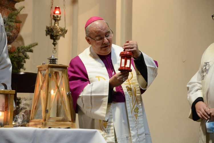 Betlejemskie Światło Pokoju w katedrze opolskiej