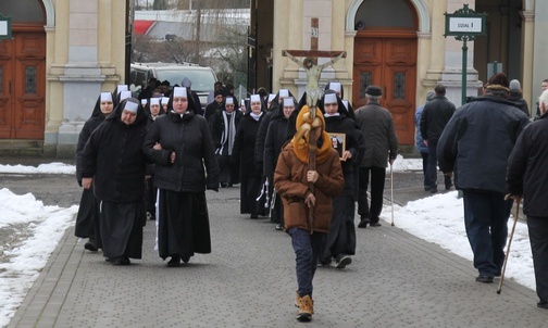 Siostry elżbetanki cieszyńskie odprowadziły s. Mchaelę Bubik, swoją byłą przełożoną, na cmentarz w Cieszynie.