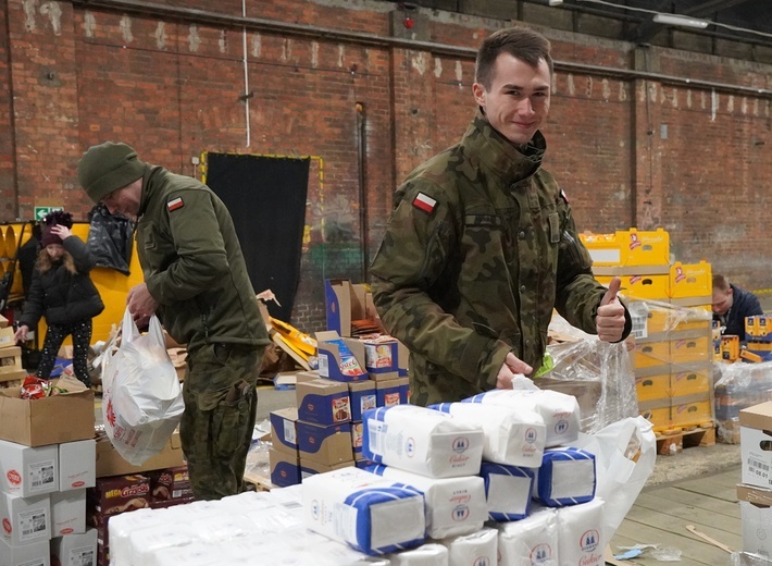 Caritas Archidiecezji Wrocławskiej. 800 paczek trafi do osób w kryzysie bezdomności